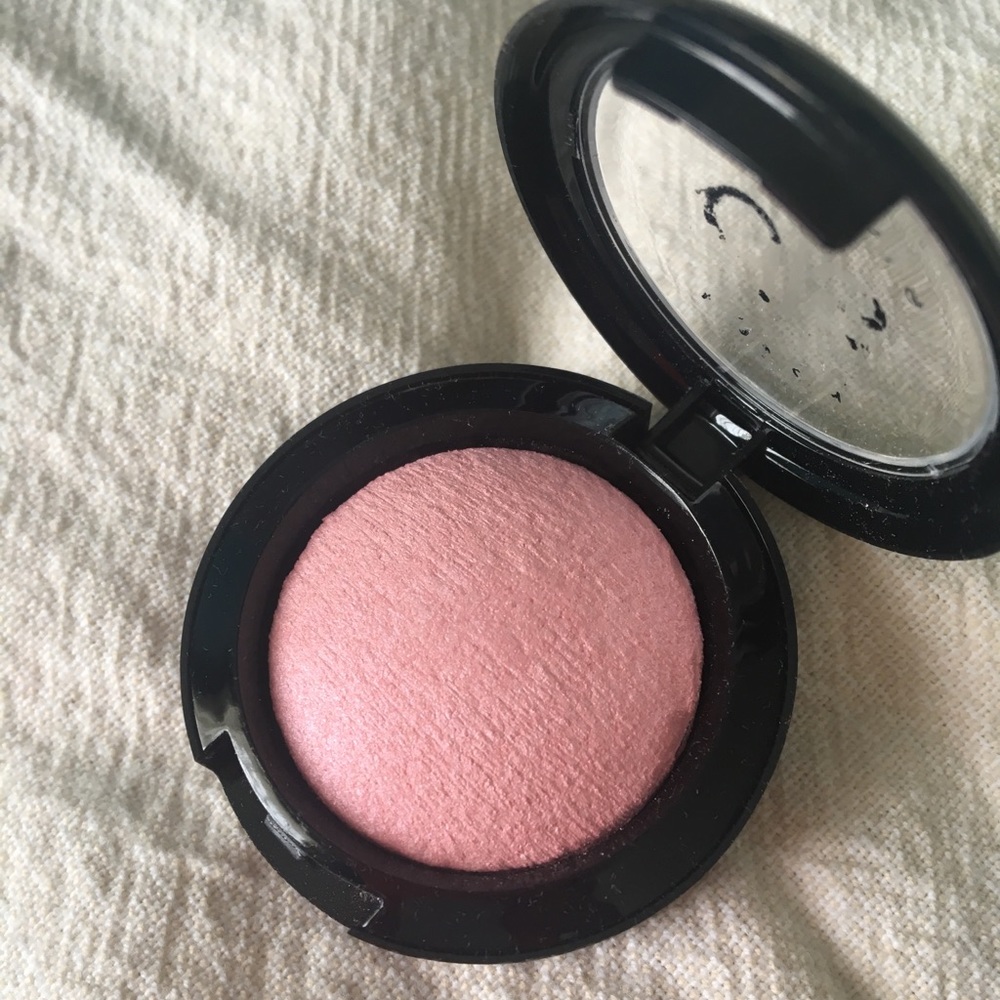Dirty Little Secret Cosmetics Baked Highlighter
